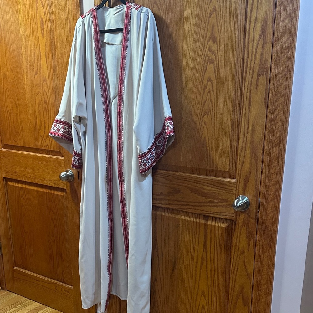 Elegant Beige and Red tatreez beisht